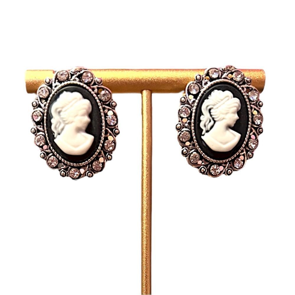 💎2/$30💎 Light Blue and White Cameo Rhinestone Silver Stud Earrings